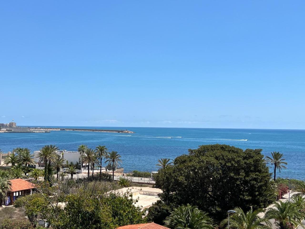 Beautiful Sea View Close To With Pool