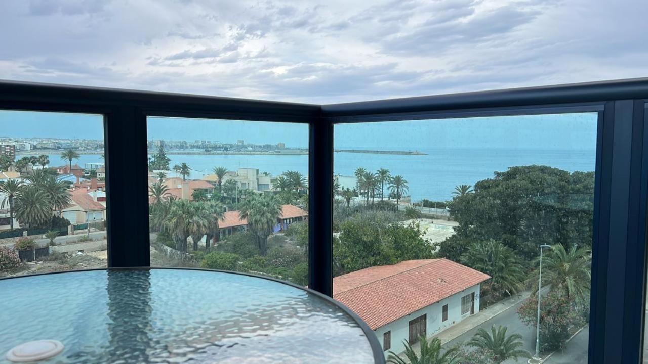 Beautiful Sea View Close To With Pool *