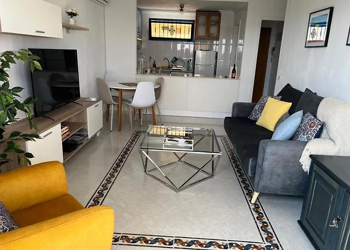 Beautiful Sea View Apartment Close To Beach With Pool